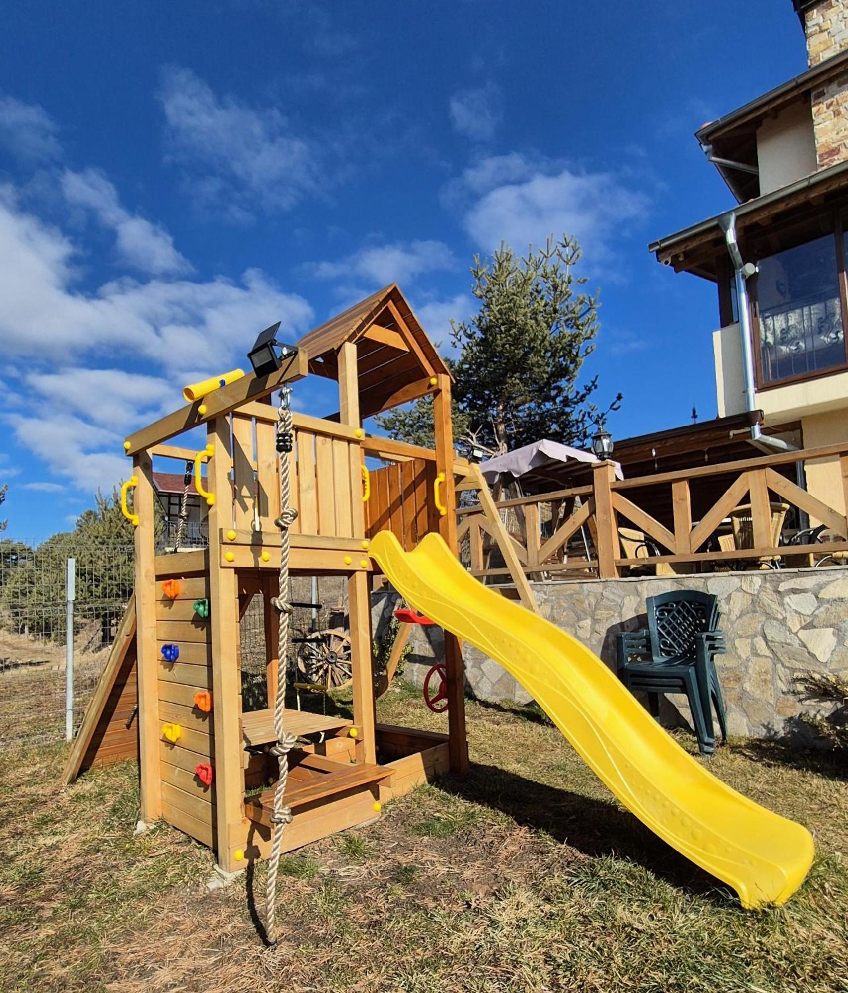 Divna Guest House Dospat Exterior photo