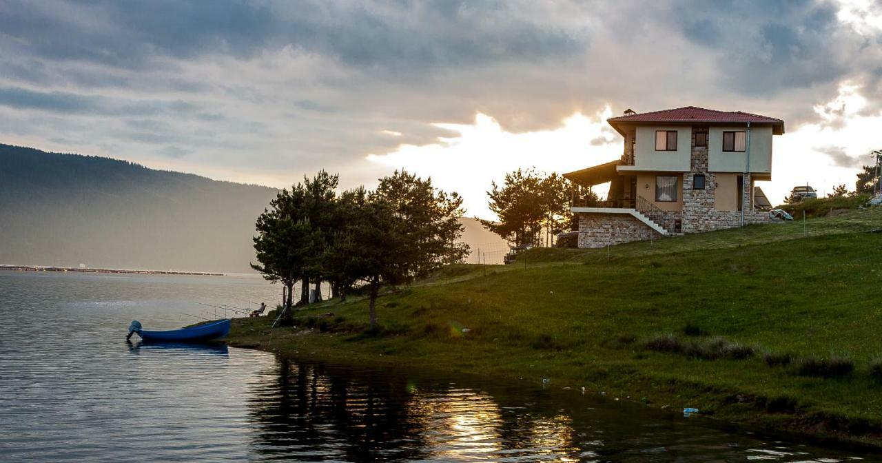 Divna Guest House Dospat Exterior photo